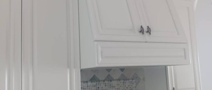 siesta-key-kitchen-cabinet-painting-finished-hood-detail